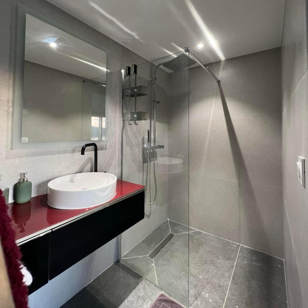Aquabella Hotel Егюбелет-льо-Лак Екстериор снимка